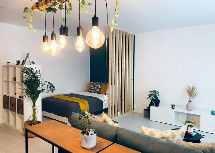 Апартаменти Cosy 1 Bedroom Downtown Бухарест