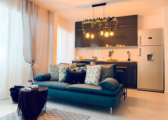 Cosy 1 Bedroom Downtown Апартаменти Бухарест