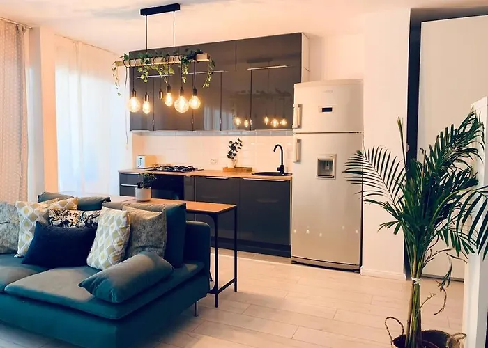 Cosy 1 Bedroom Downtown Апартаменти Бухарест