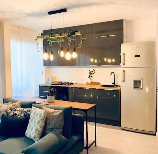 Апартаменти Cosy 1 Bedroom Downtown