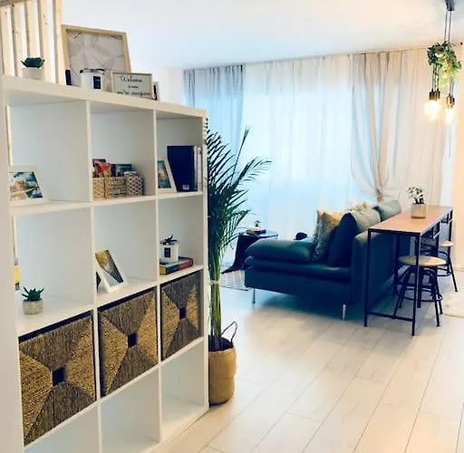 Cosy 1 Bedroom Downtown Апартаменти *