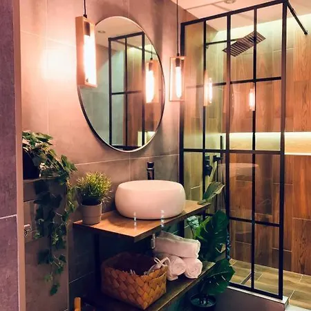 Cosy 1 Bedroom Downtown Apartament