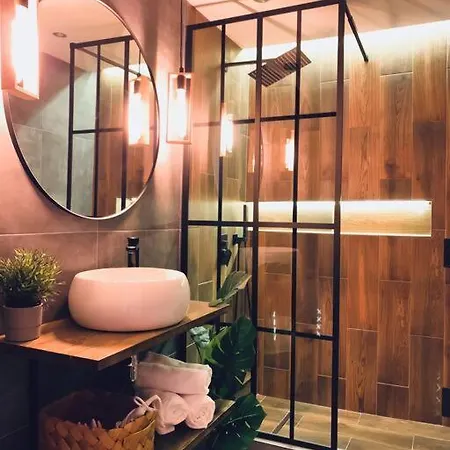 Apartament Cosy 1 Bedroom Downtown *