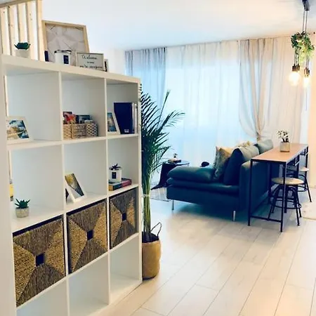 Cosy 1 Bedroom Downtown Apartament *